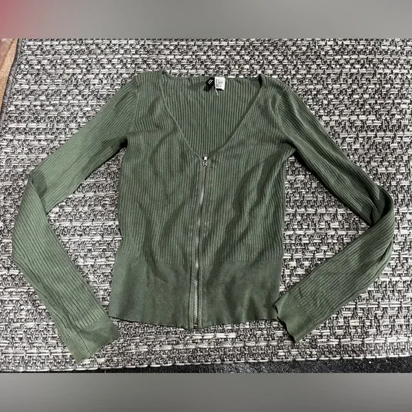 H&M | Olive Ribbed Full-Zip Long Sleeve - Picture 1 of 8